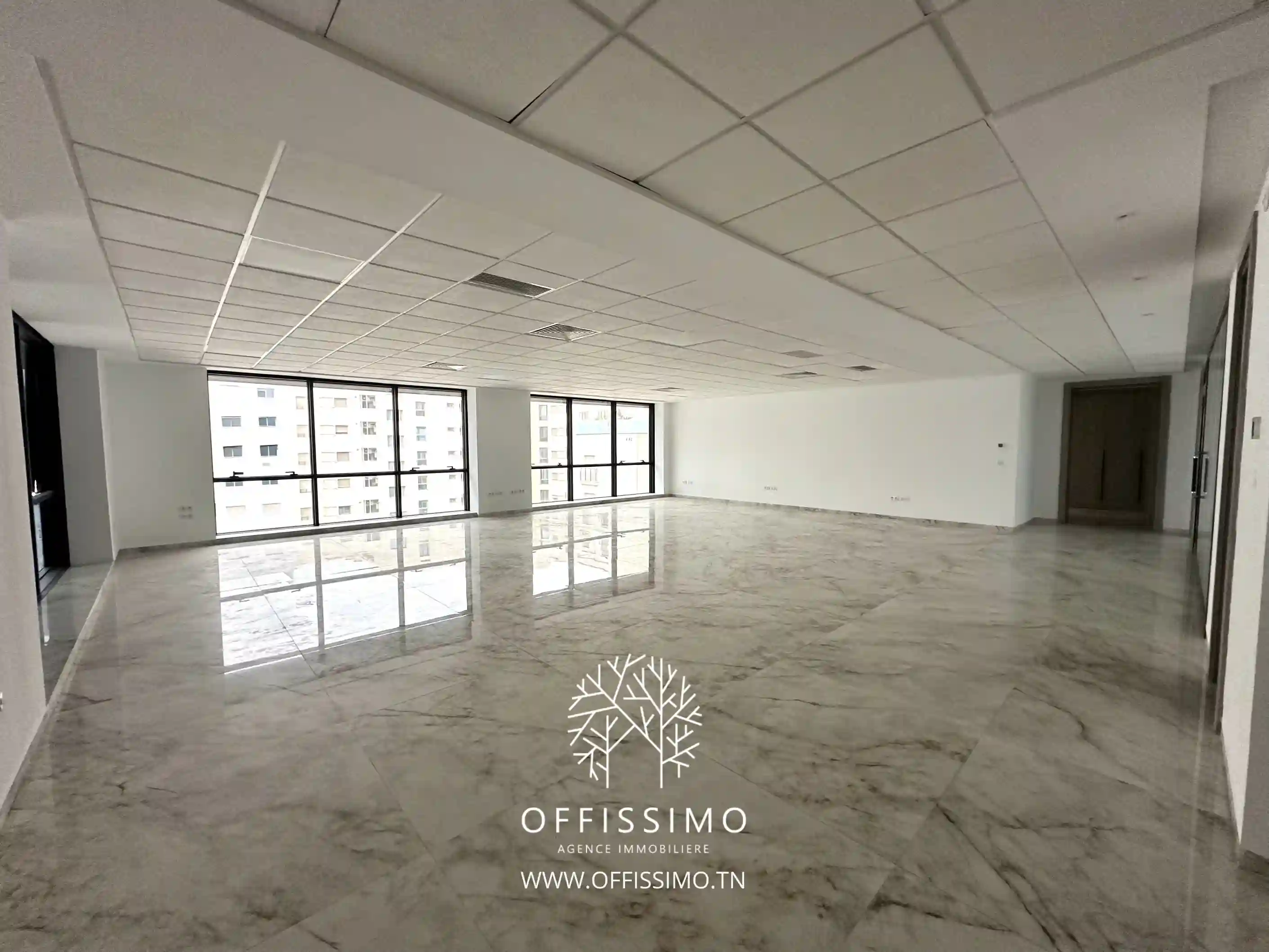 Bureau Haut Standing lac 2 de 290m Neuf à Berge Du Lac - Vue 1