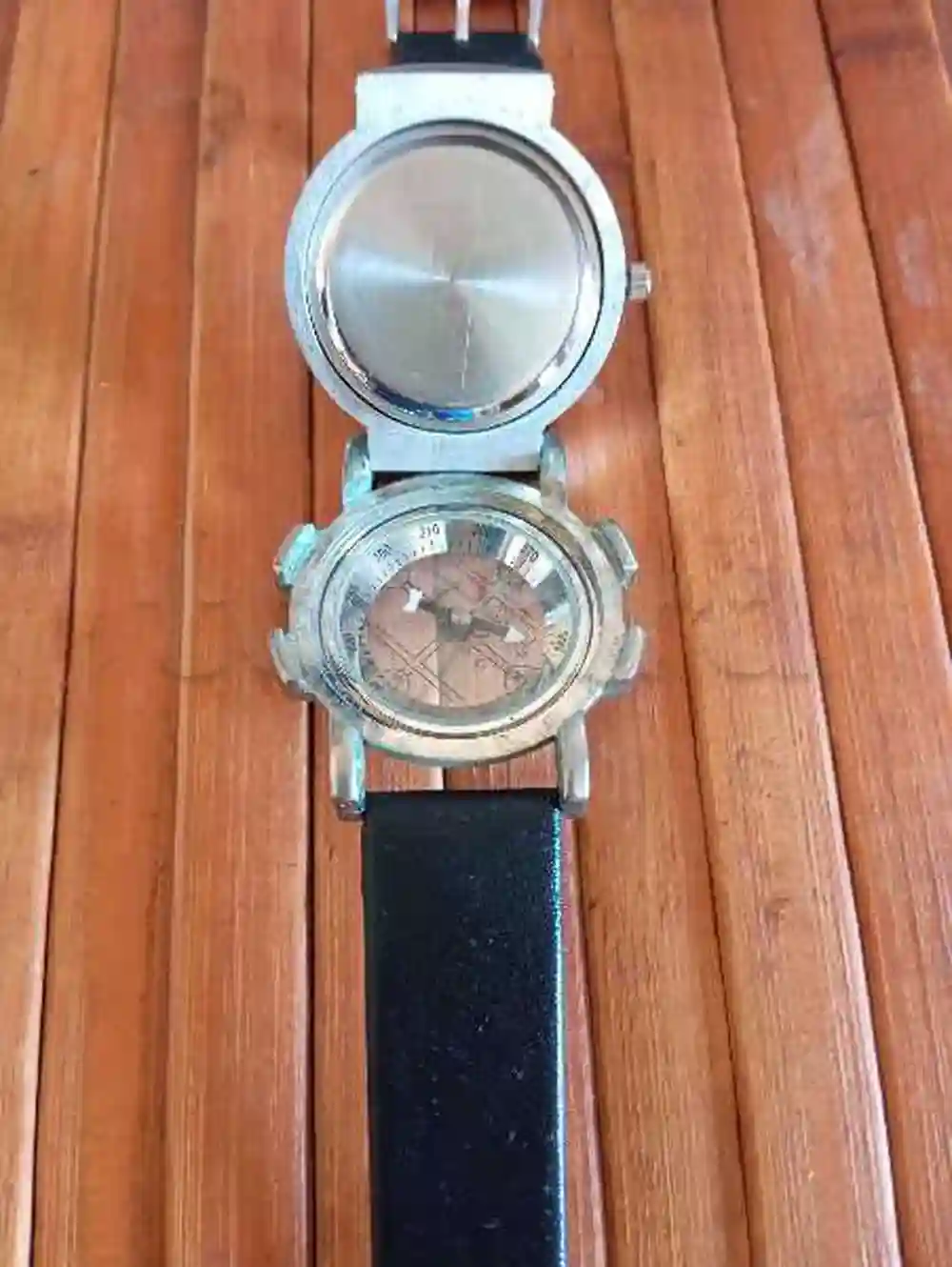 Montre Avec Boussole en Bonne État - Vue 2