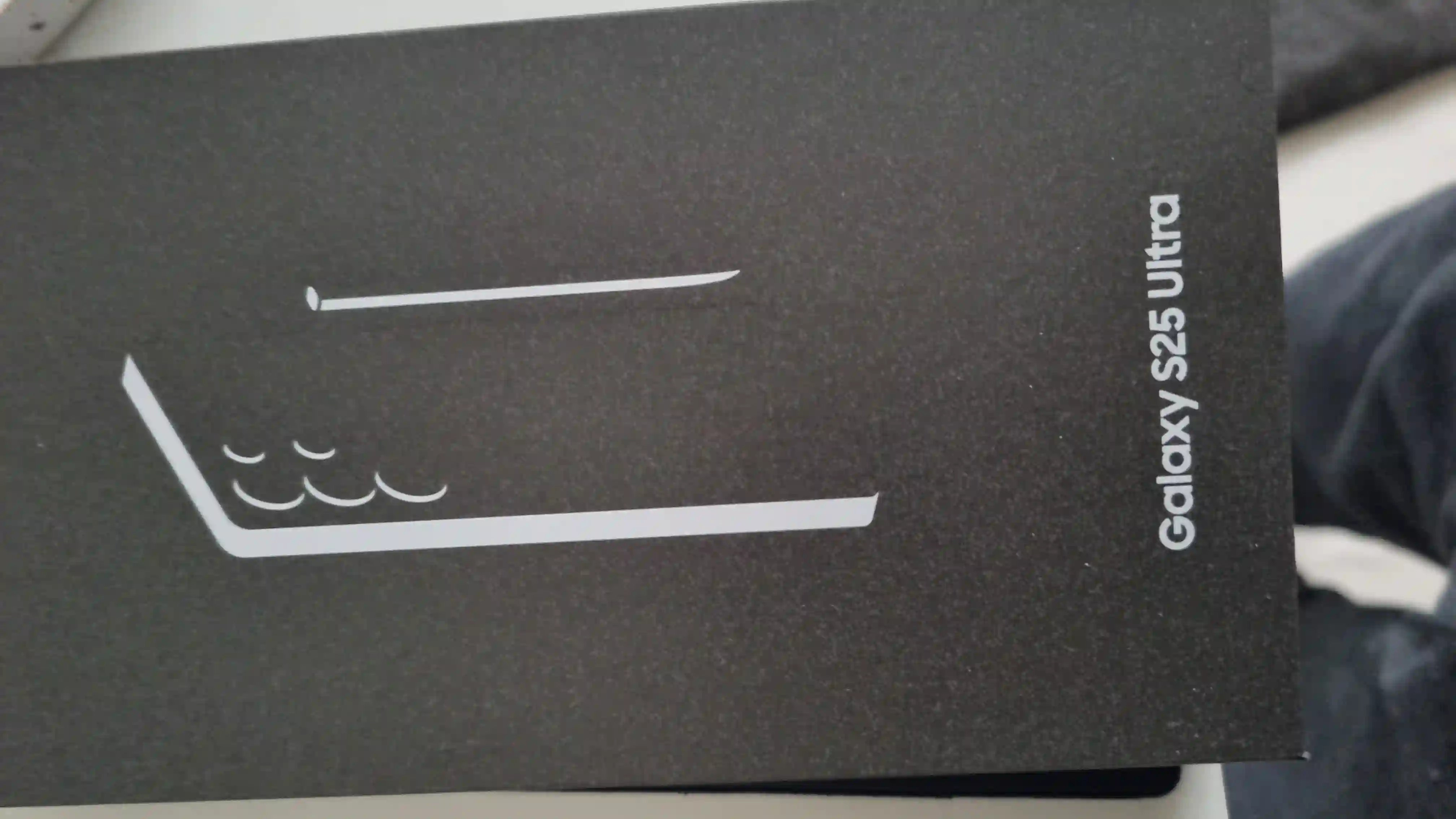 Samsung s25 Ultra 12g 256g à La Soukra