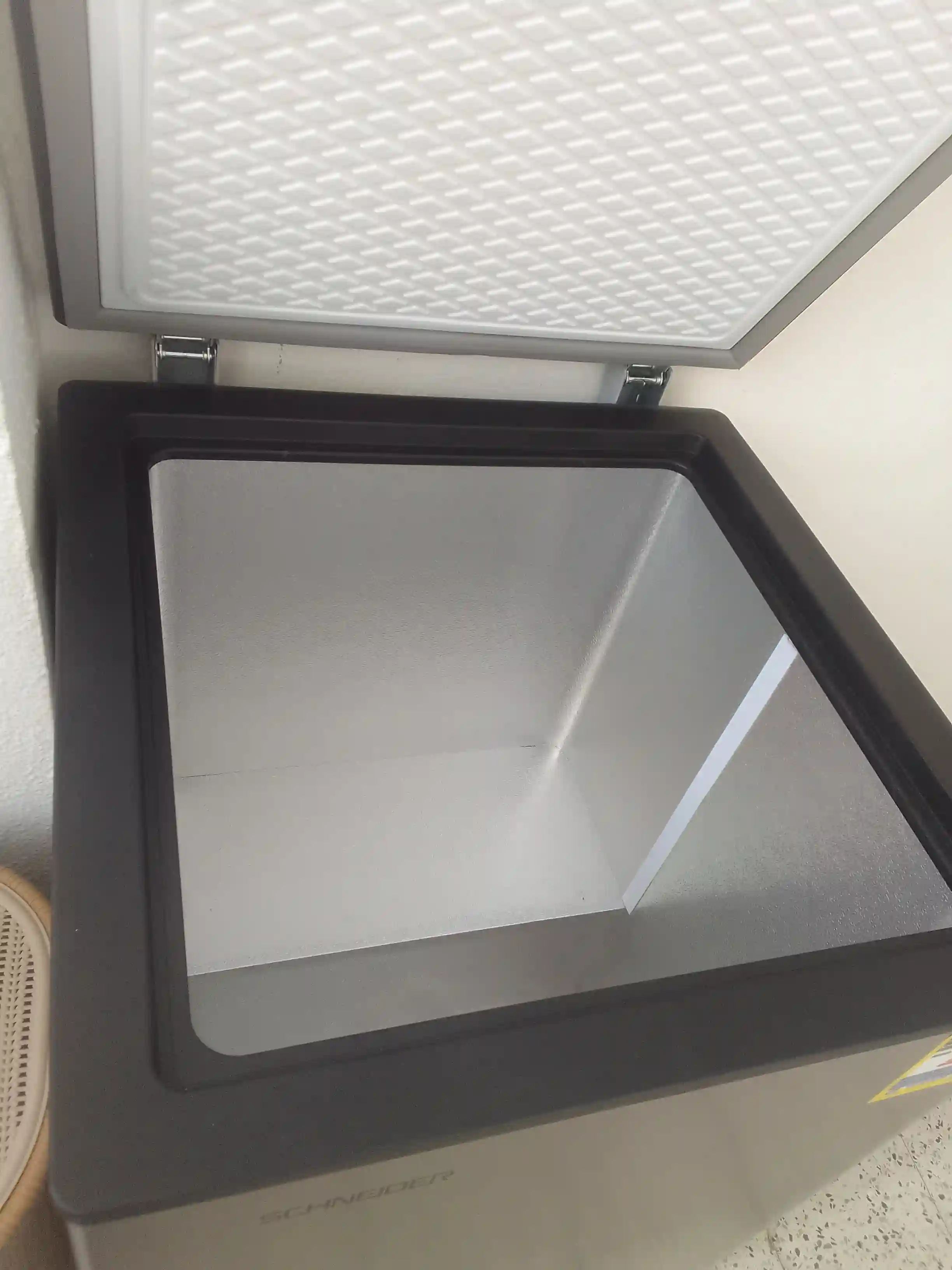 Congélateur Schneider 190litres à Cite El Khadra - Vue 2