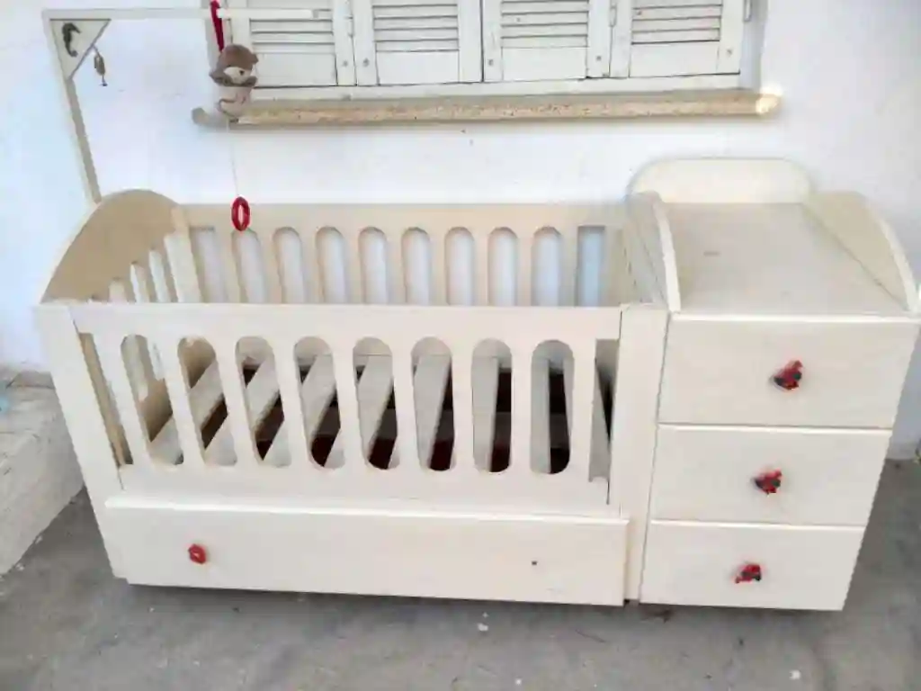 Lit Bébé en Bois Massif - Vue 2