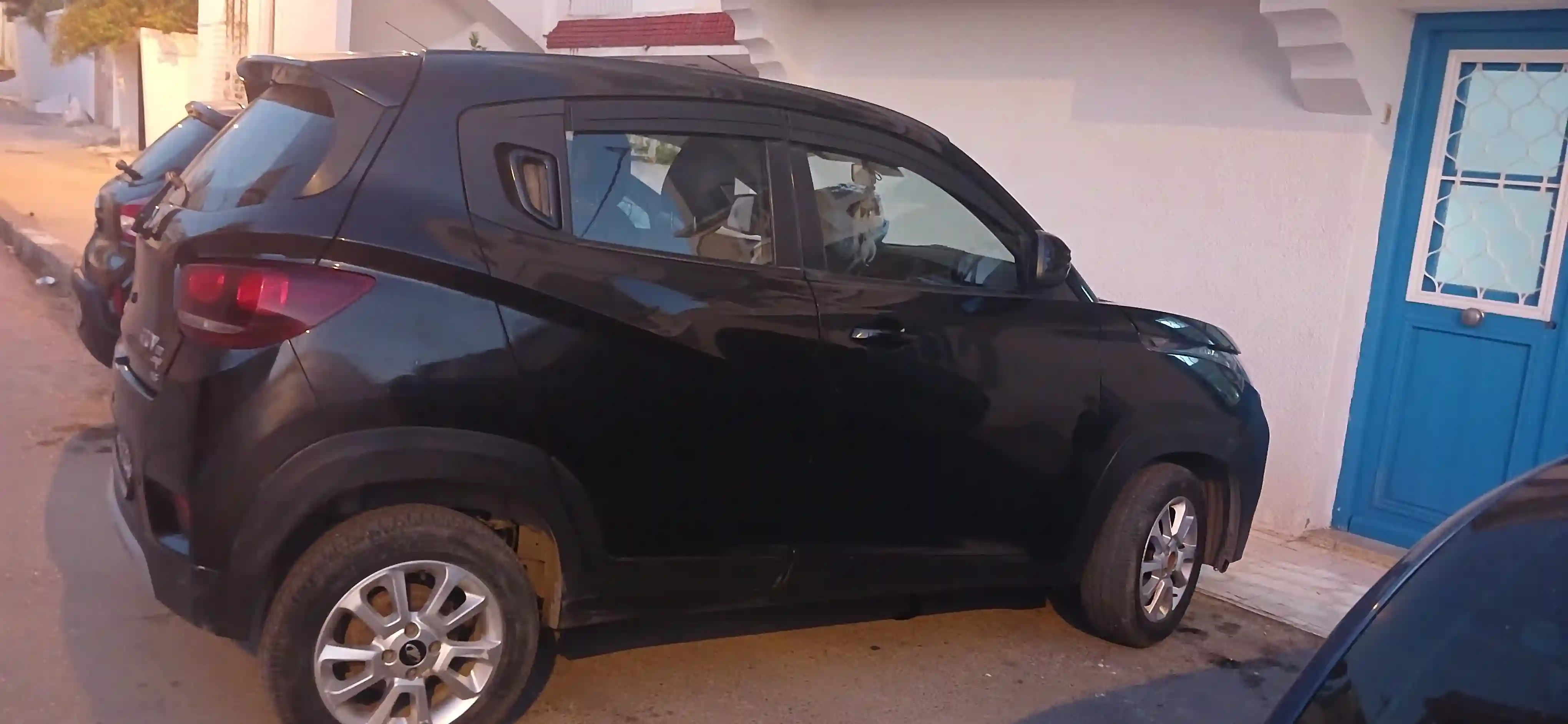 Mahindra kuv 100 k8 Essence 1pt2 5 Cheveux à Nouvelle Ariana - Vue 3