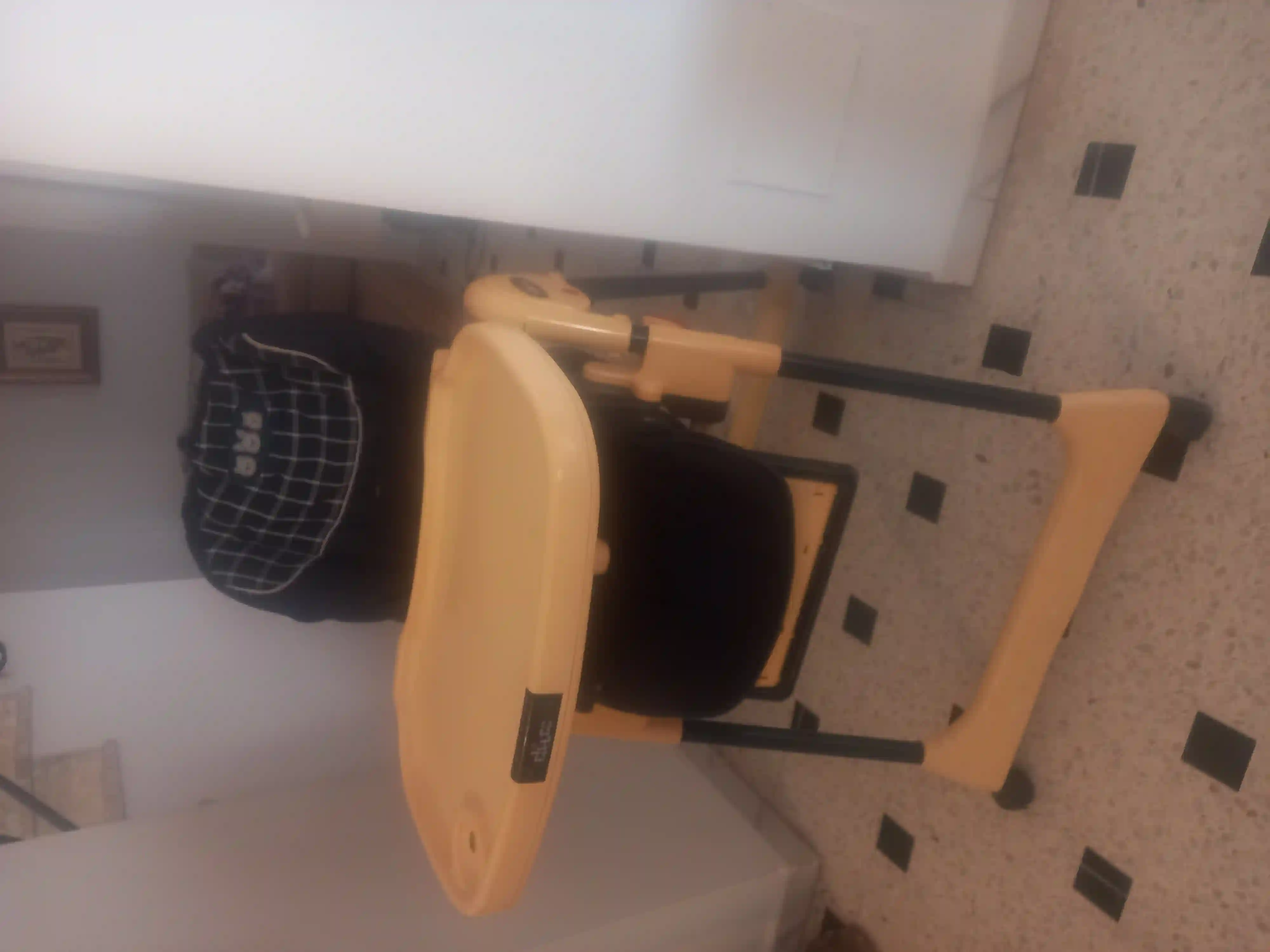 Parc et Chaise Haute Pour Bébé à Sfax Ville - Vue 1