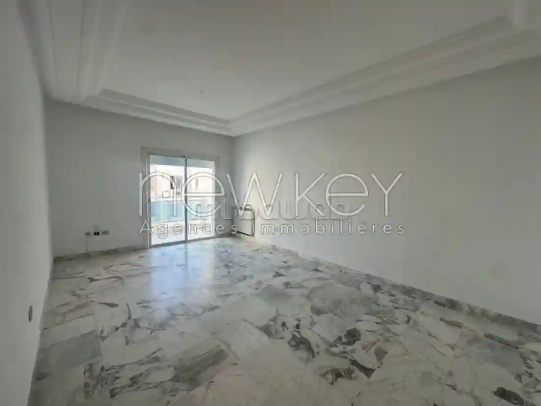 Spacieux Appartement S2 à Vendre Près du Parc Soukra - Vue 1