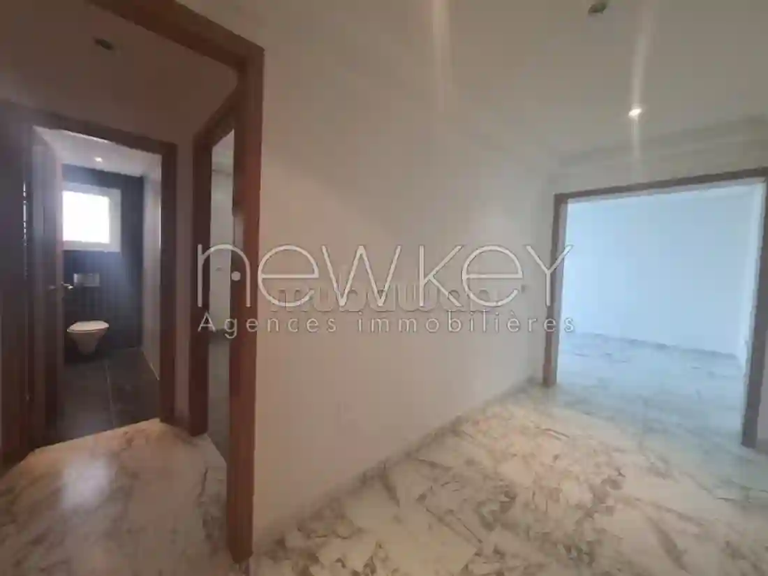 Spacieux Appartement S2 à Vendre Près du Parc Soukra - Vue 2