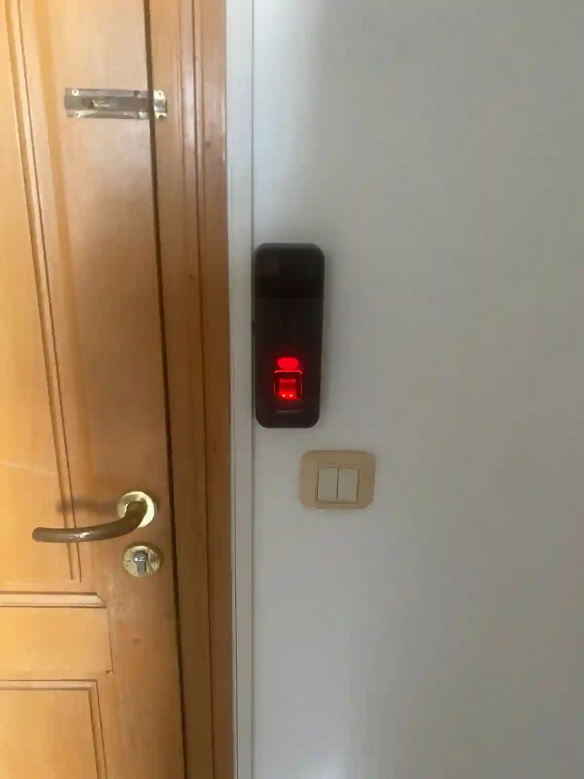 Contrôle d Accès Hikvision et Alarme Ajax à Ariana Ville - Vue 2