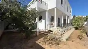Villa de 598m2 Terrain et 380m2 bti à El Menzah 4 - Vue 4