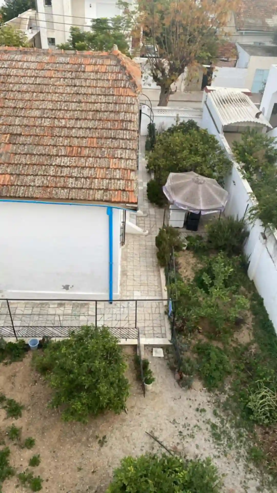 Terrain Avec Villa et Studio Indépendant à Ben Arous - Vue 1