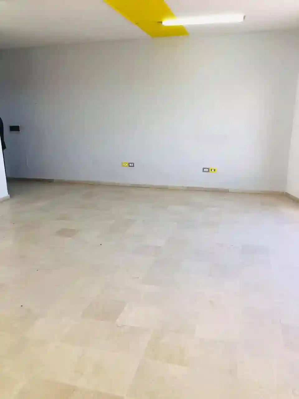 A Cote eye Clinic Bureau au 3eme Etage à Ariana - Vue 3