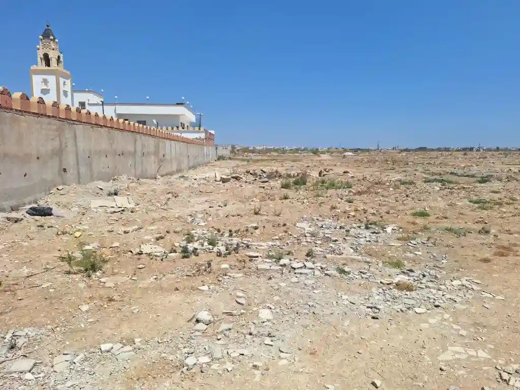 À Vendre Terrain 2350 m² – Cité el Hidhab Fouchena Vocation r - Vue 2