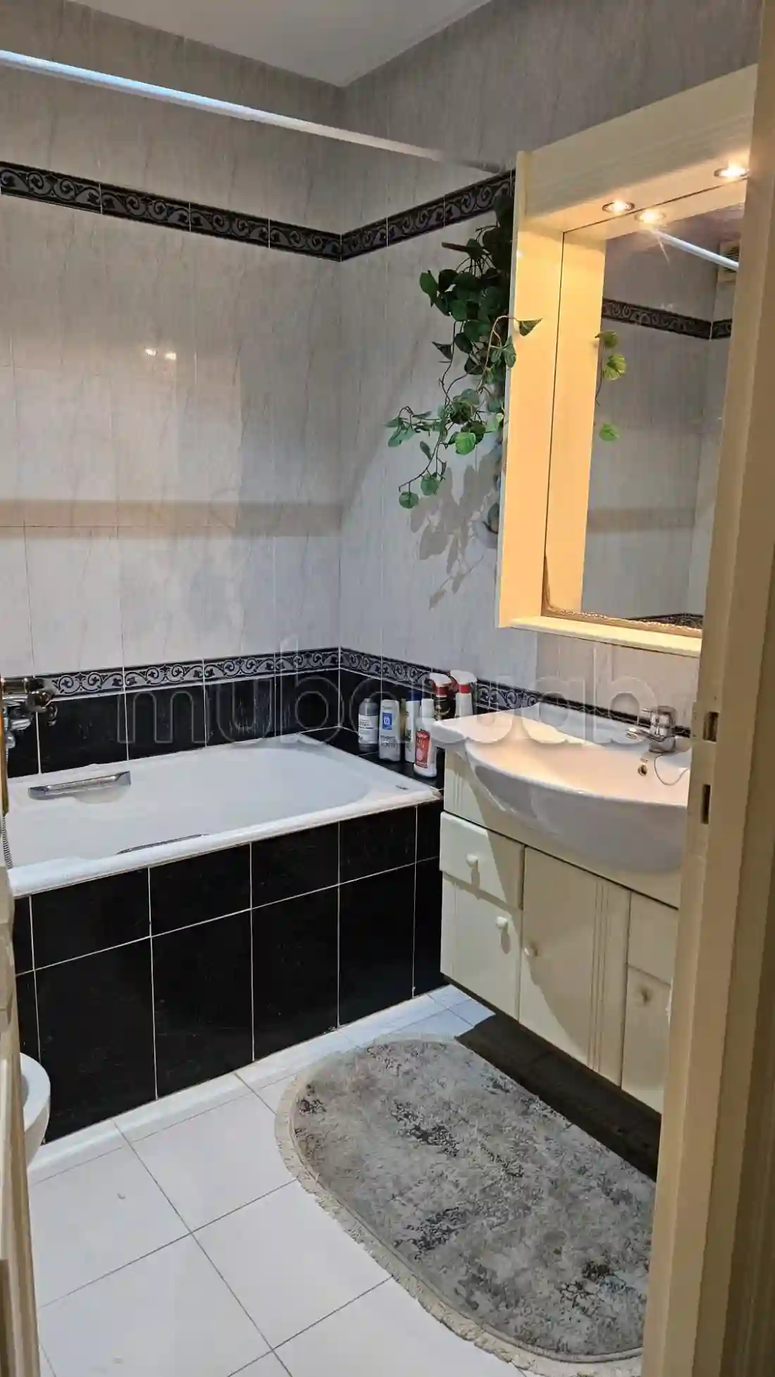 Appartement à Louer à Cité Ennasr 14 Chambres Agréables Meublé - Vue 3