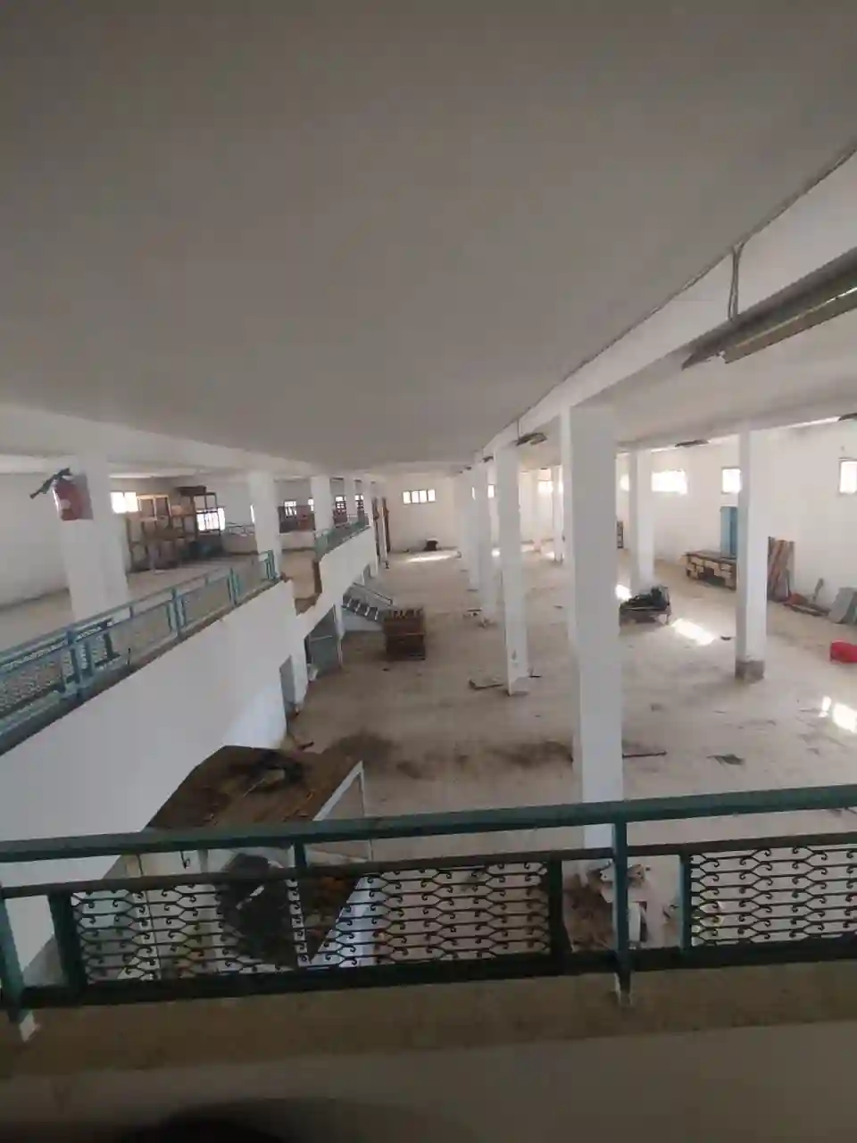 Un Grand Dépôt de 1821 m2 au Coeur du Lac3 à Berge Du Lac - Vue 3