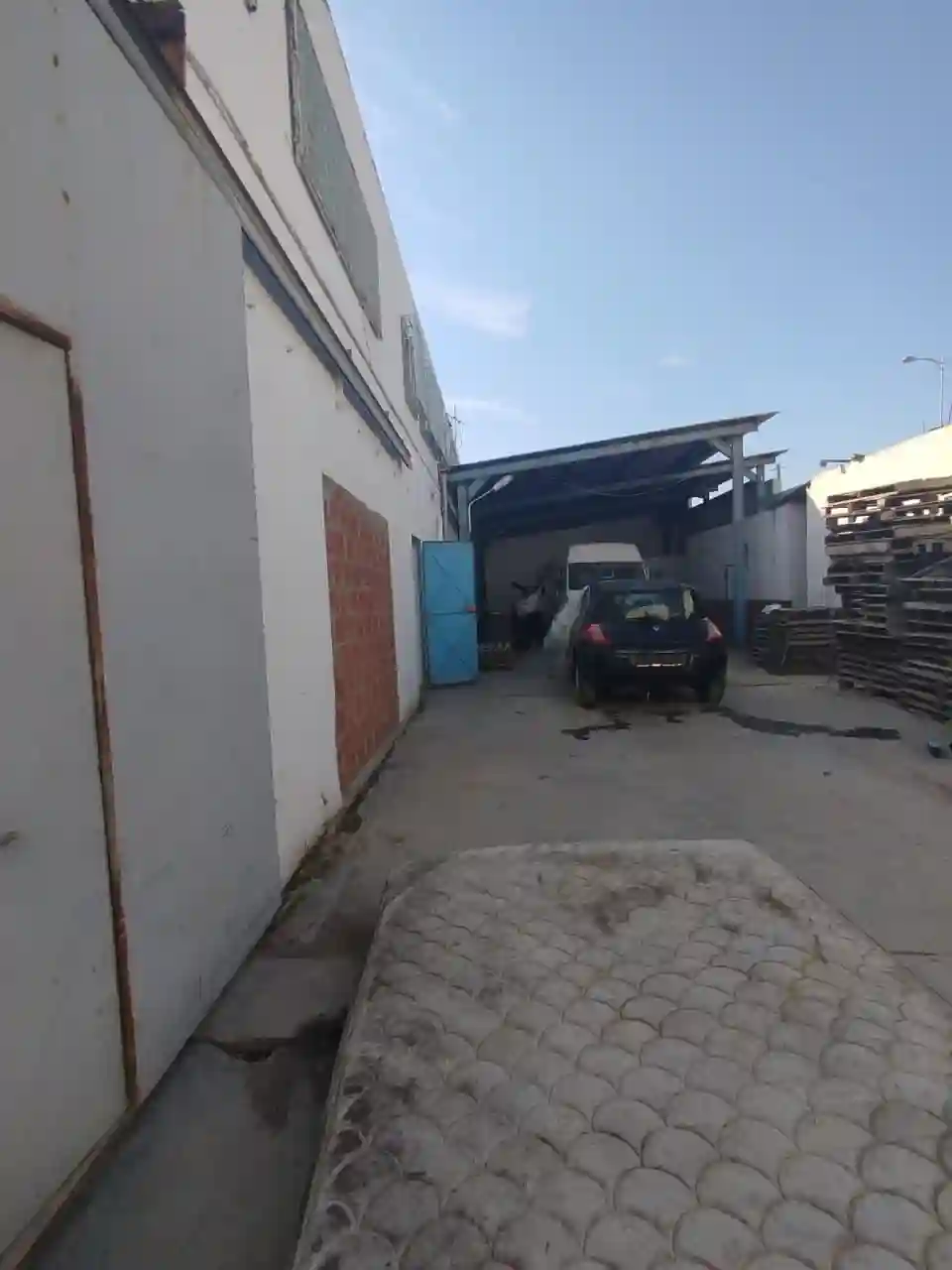 Un Grand Dépôt de 1821 m2 au Coeur du Lac3 à Berge Du Lac - Vue 4