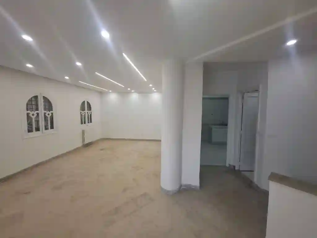 À Louer – Duplex Professionnel Bureaux – Route Principale Mouro - Vue 1