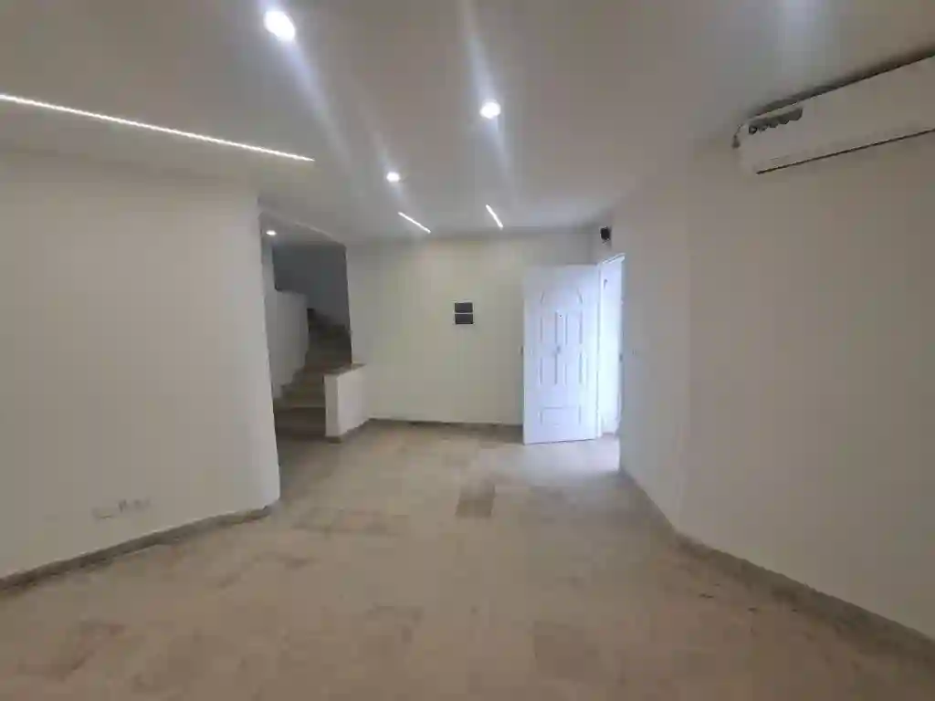 À Louer – Duplex Professionnel Bureaux – Route Principale Mouro - Vue 6