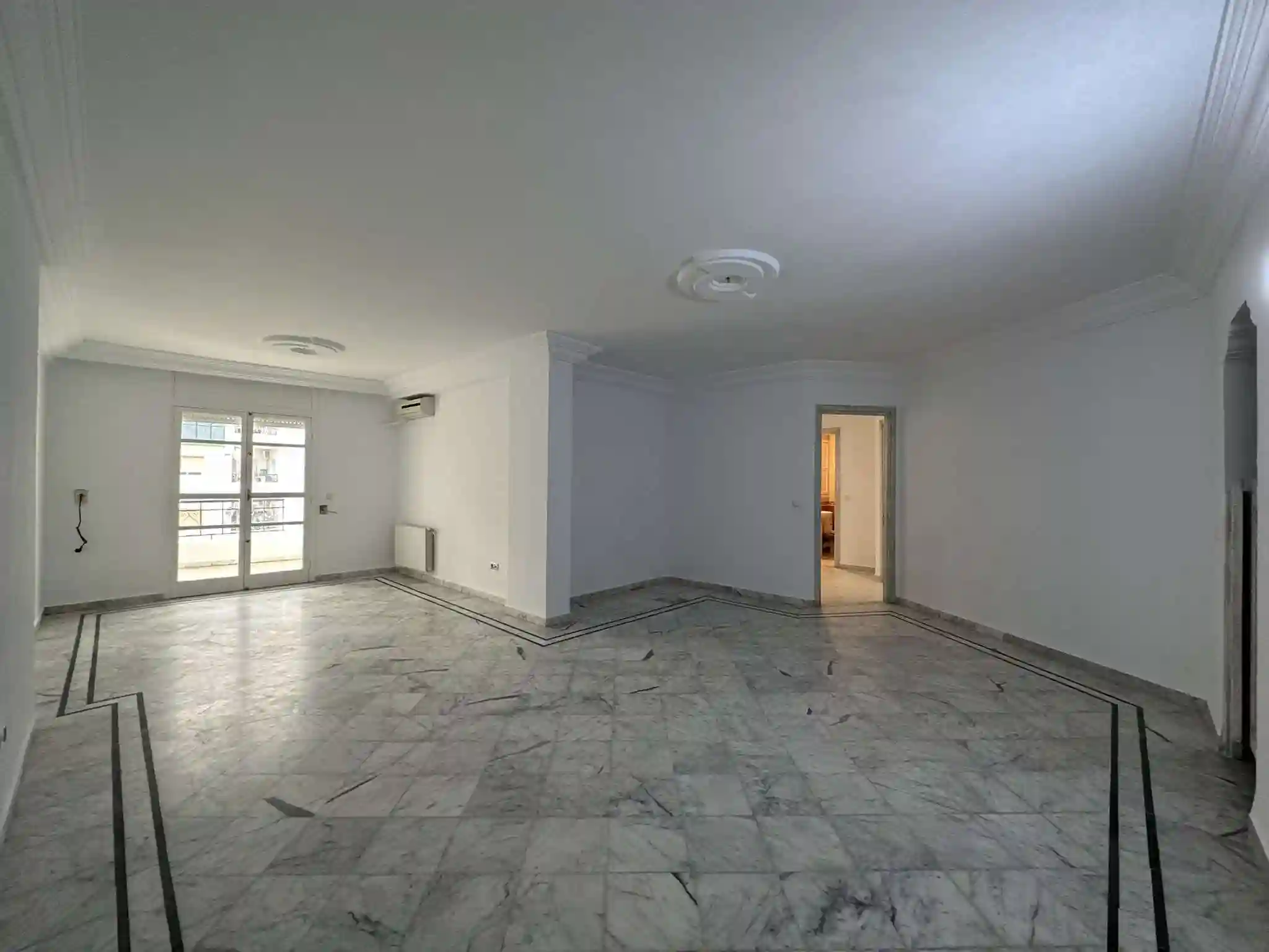 Appart s3 à Ennasr 2 Hedi Nouira à Cite Ennasr 2 - Vue 3