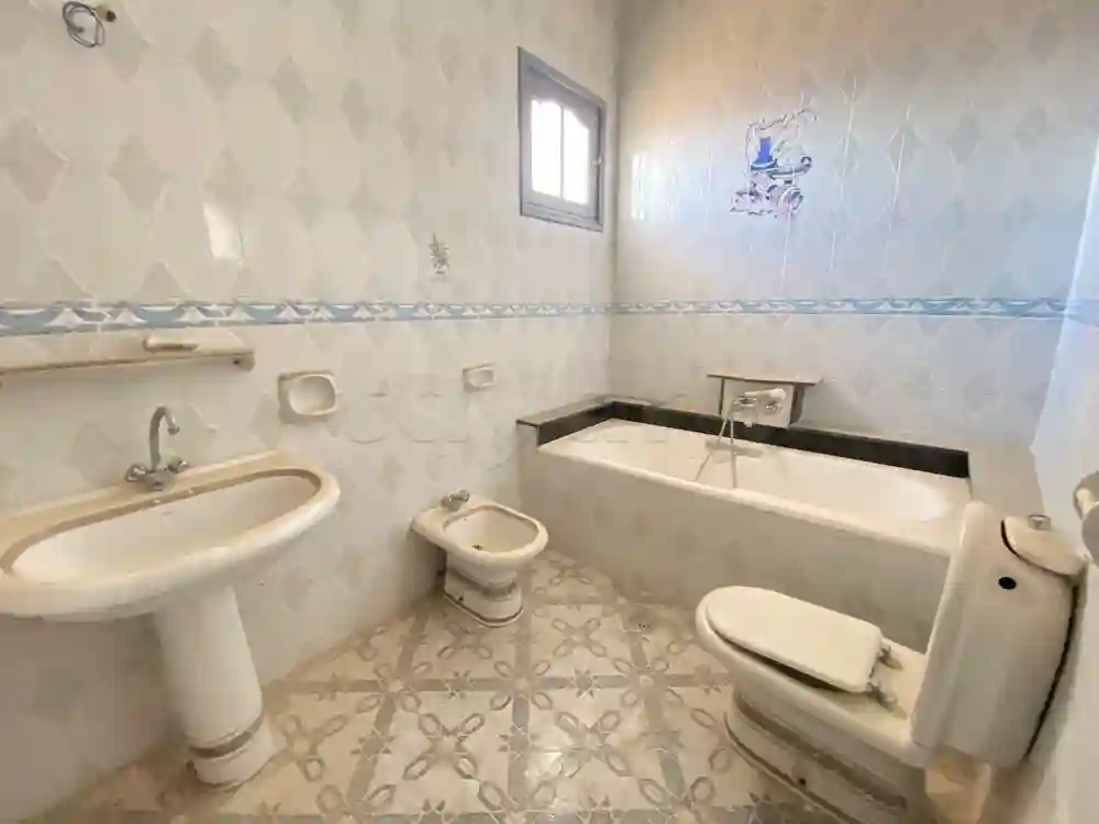 S+5 de 200m² Avec Garage - Vue 3