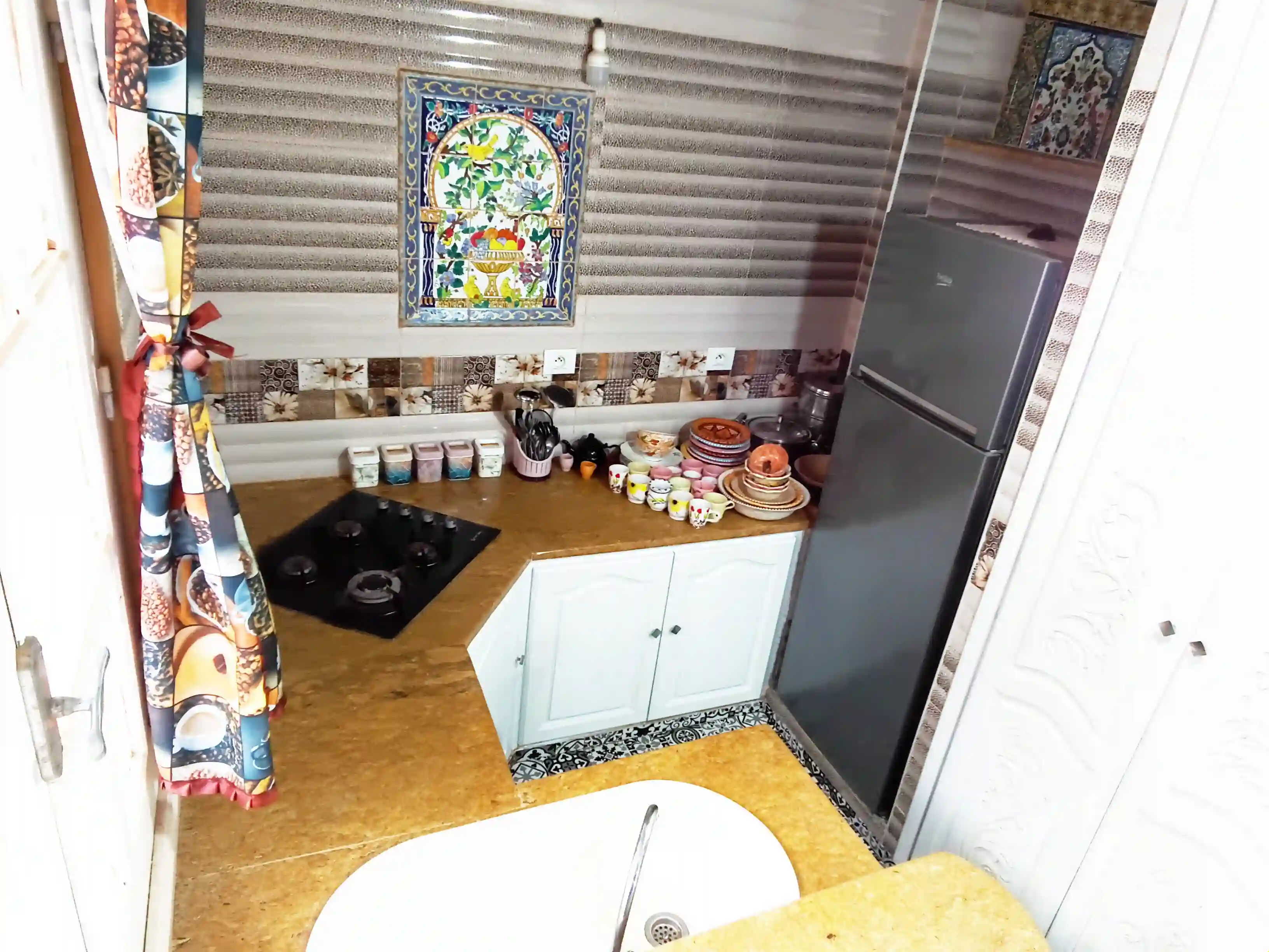 منزل مؤثث ، يبعد 🔹1 دقيقة مشي🔹 عن البحر ، في قصور الساف في ولاية المهدية - Vue 3