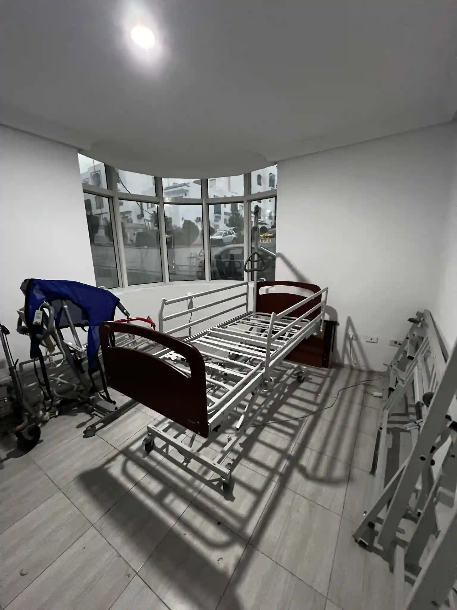 Lit Médicalisé Électrique Avec Matelas à Ariana Ville - Vue 2