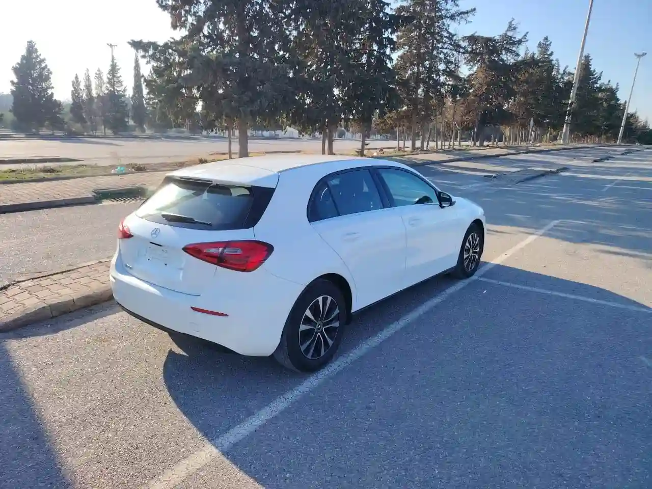 Mercedes A180 à Le Kram - Vue 4