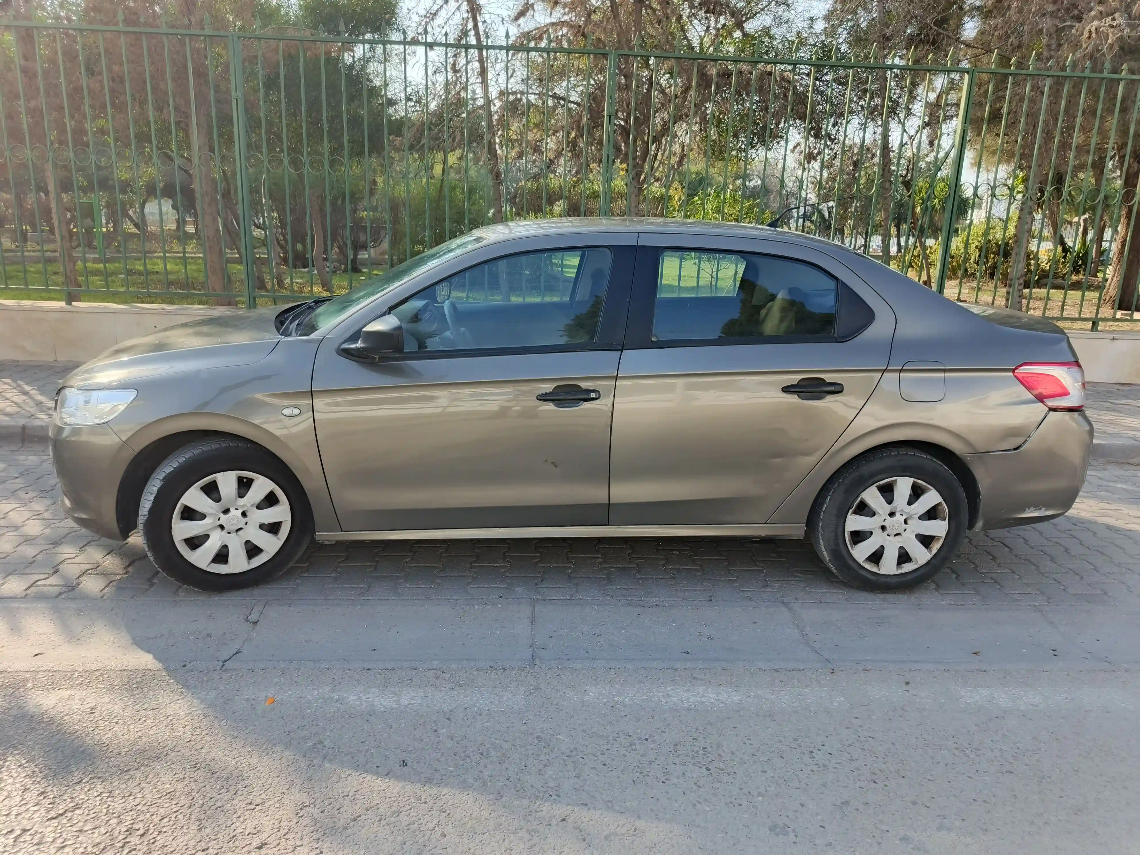 Peugeot 301 à Berge Du Lac - Vue 1