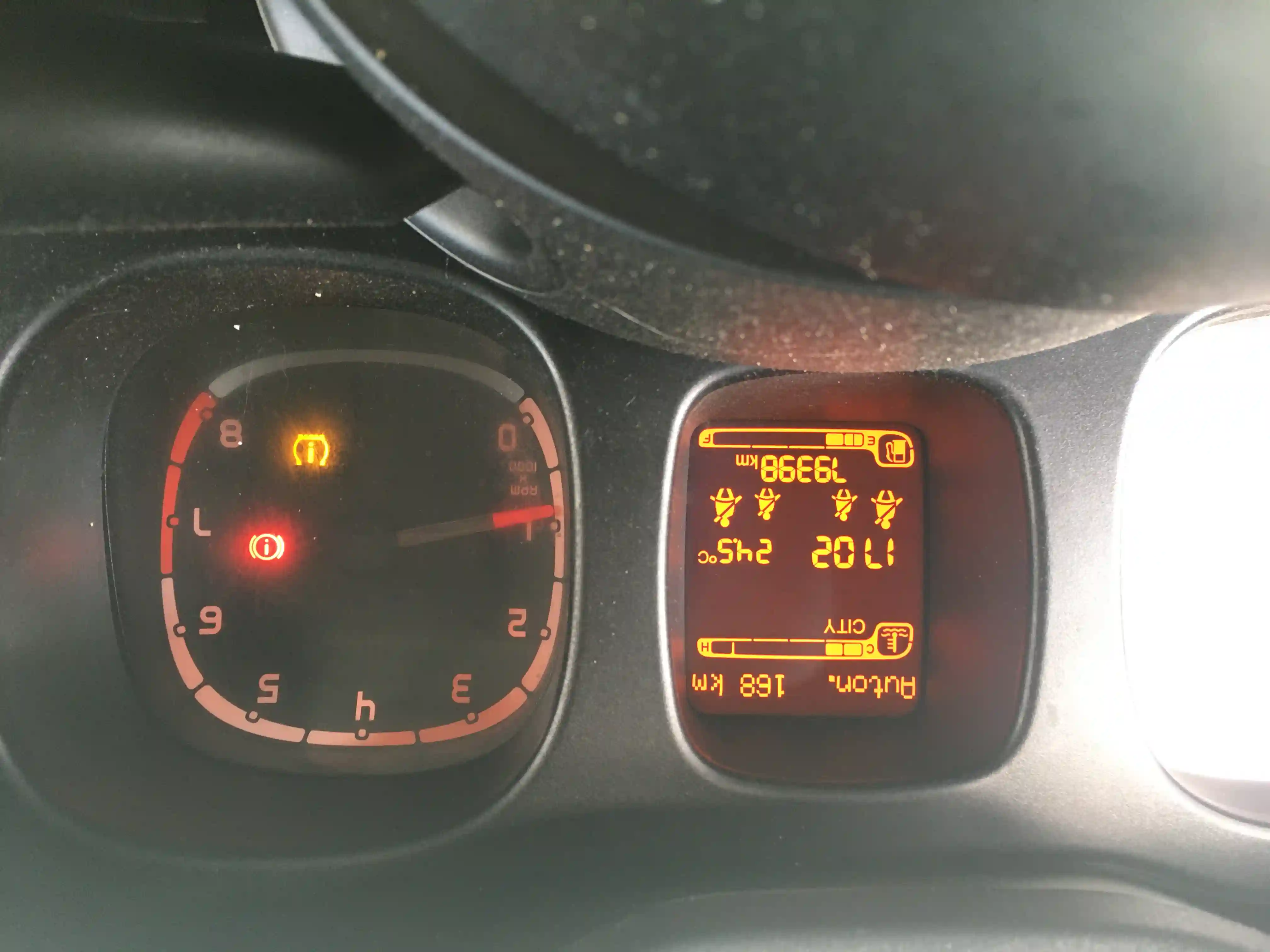 Fiât Panda 3 cyl 4 ch à Cite Du Stade - Vue 1