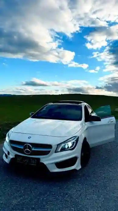 Mercedes-benz Cla200 AMG - Vue 3