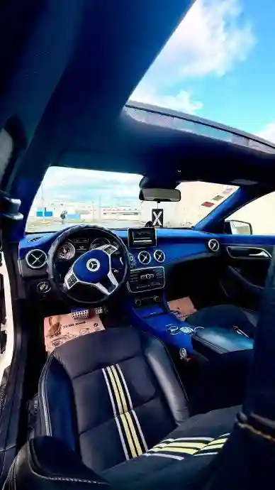 Mercedes-benz Cla200 AMG - Vue 4