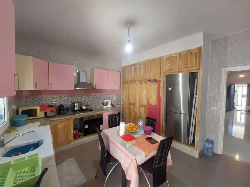 À Vendre Maison r+1 Récemment Construite à Fouchena Avec Rezde - Vue 5