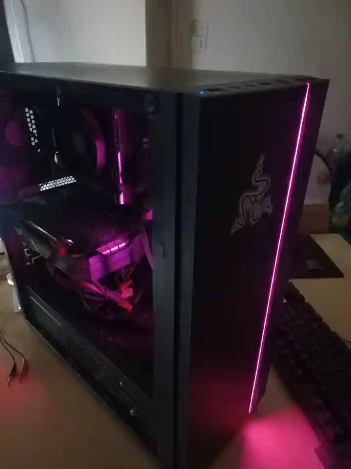 Pc Gaming Très bon État à El Omrane Superieur - Vue 3