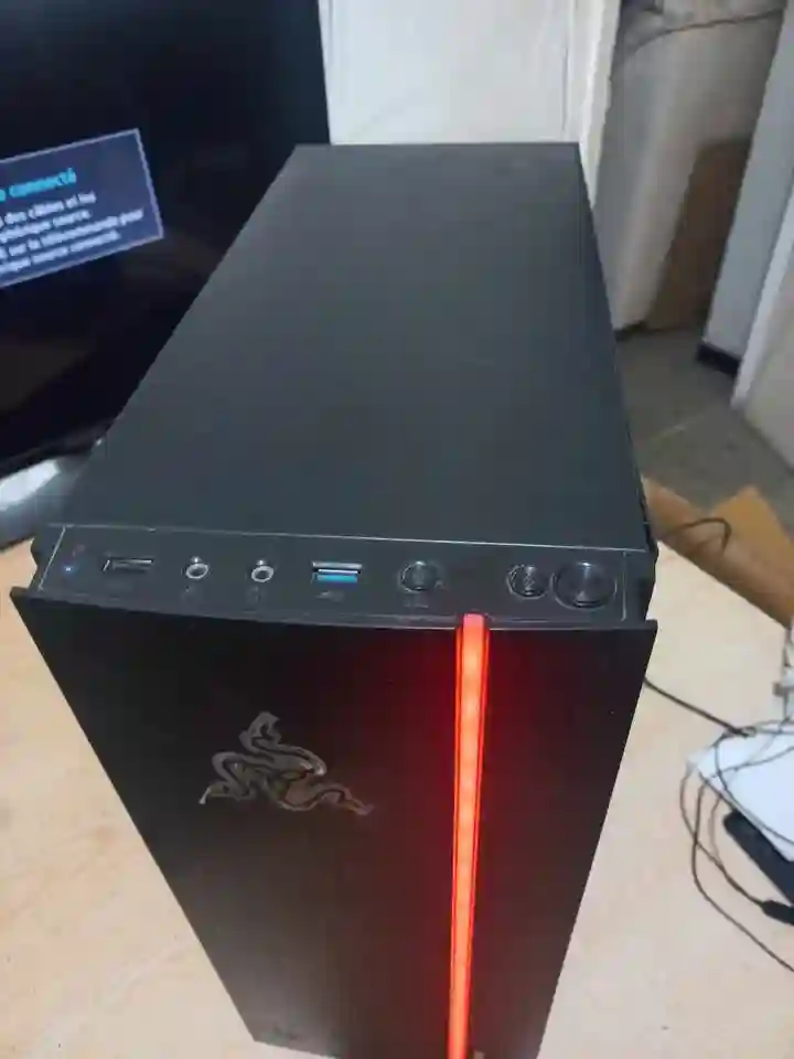 Pc Gaming Très bon État à El Omrane Superieur - Vue 4