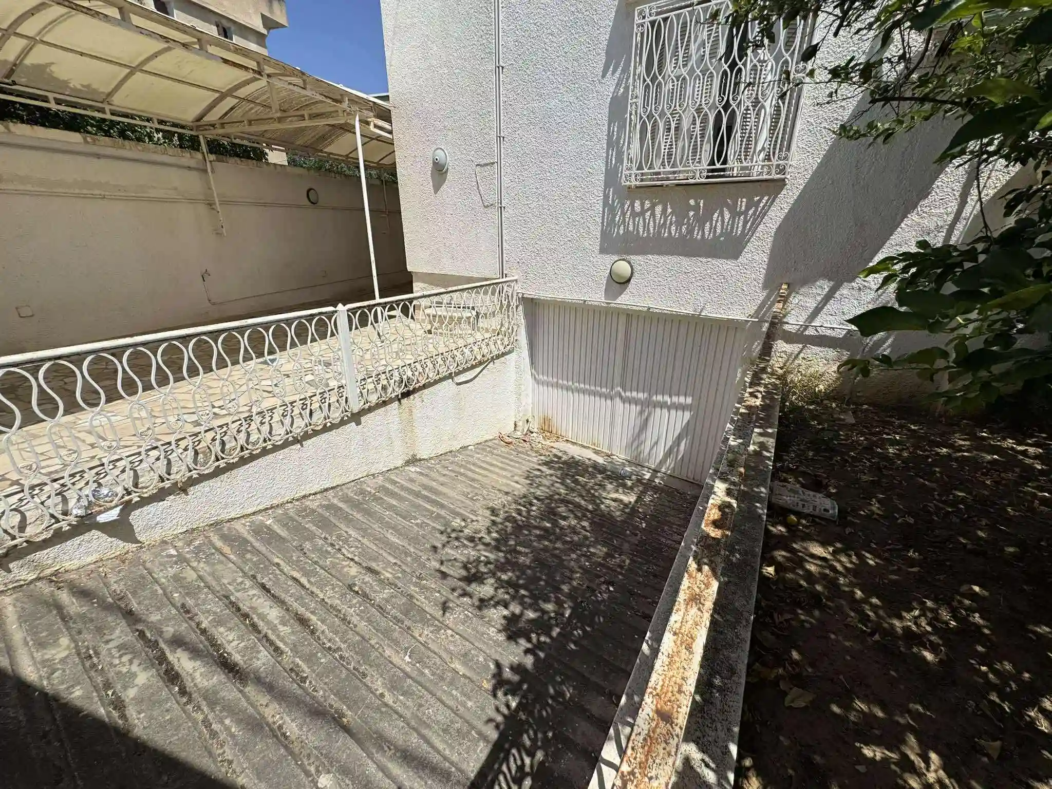 Villa Ghazela 780 md à Cite El Ghazala 1 - Vue 1