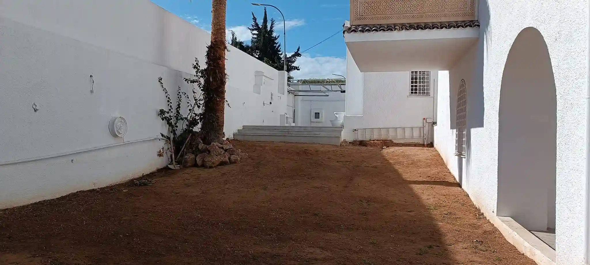 Villa Avec un Jardin et une Piscine au Menzah 5 à El Menzah 5 - Vue 4