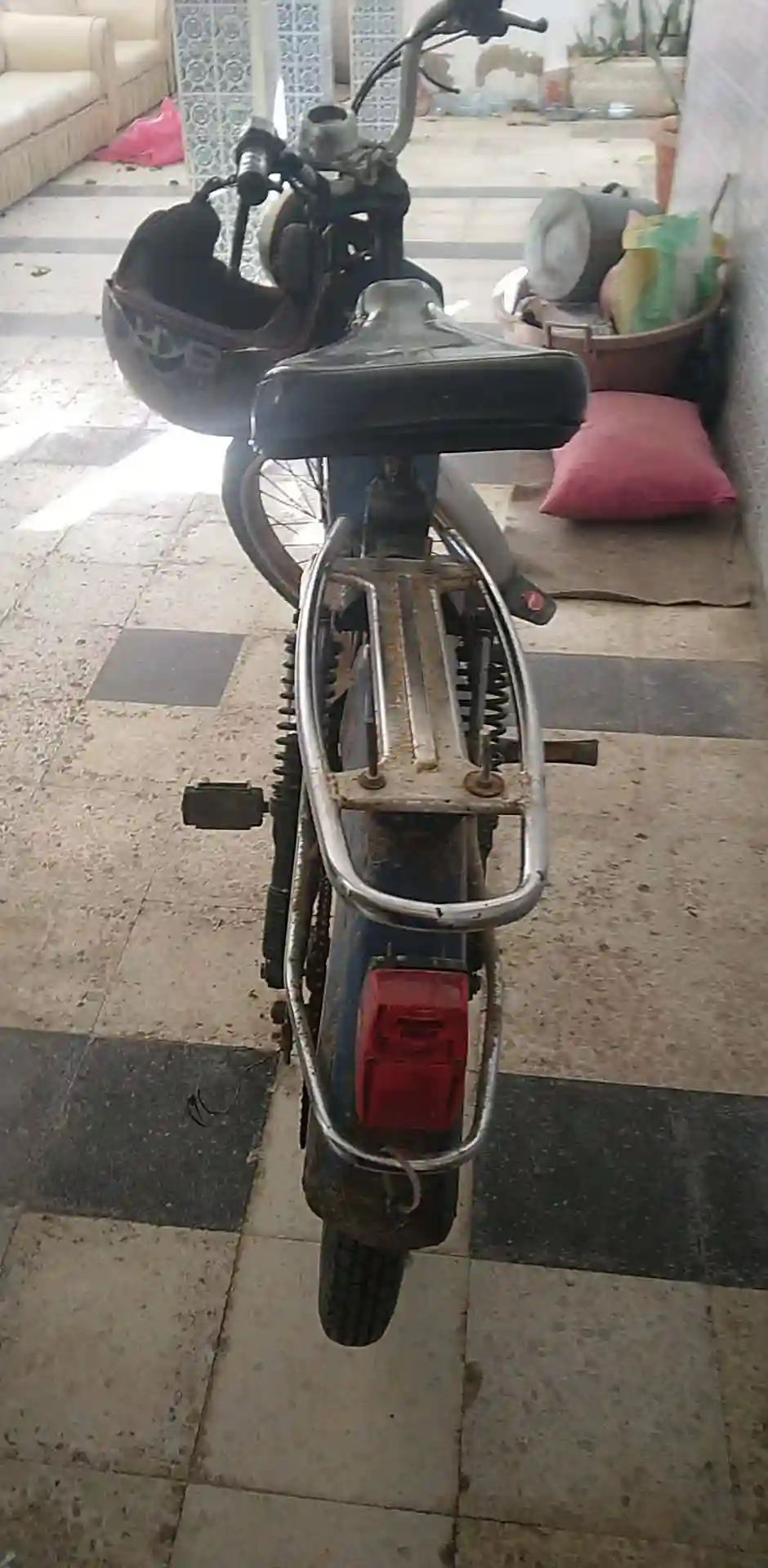 Peugeot 103 Ancien à Borj Cedria - Vue 1