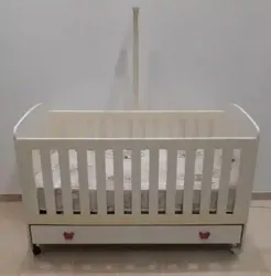 Lit de Bébé Avec ses Équipements à Sfax Sud