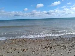 Pieds Dans L'eau à Hammam el Ghzez à Kelibia