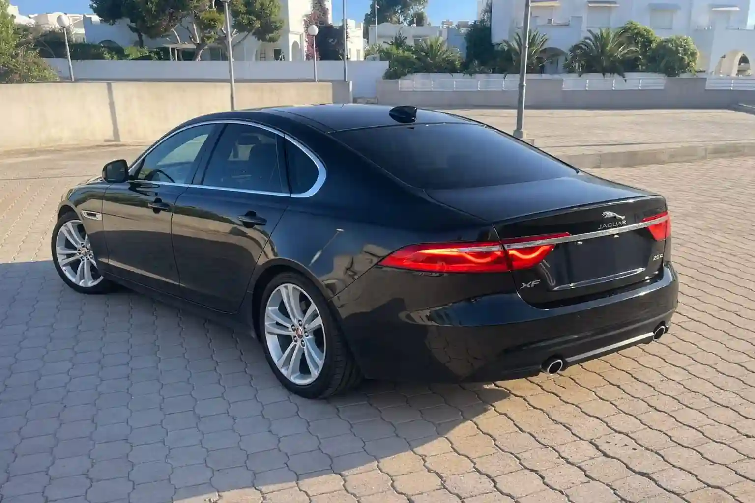 Jaguar Xe - Vue 2