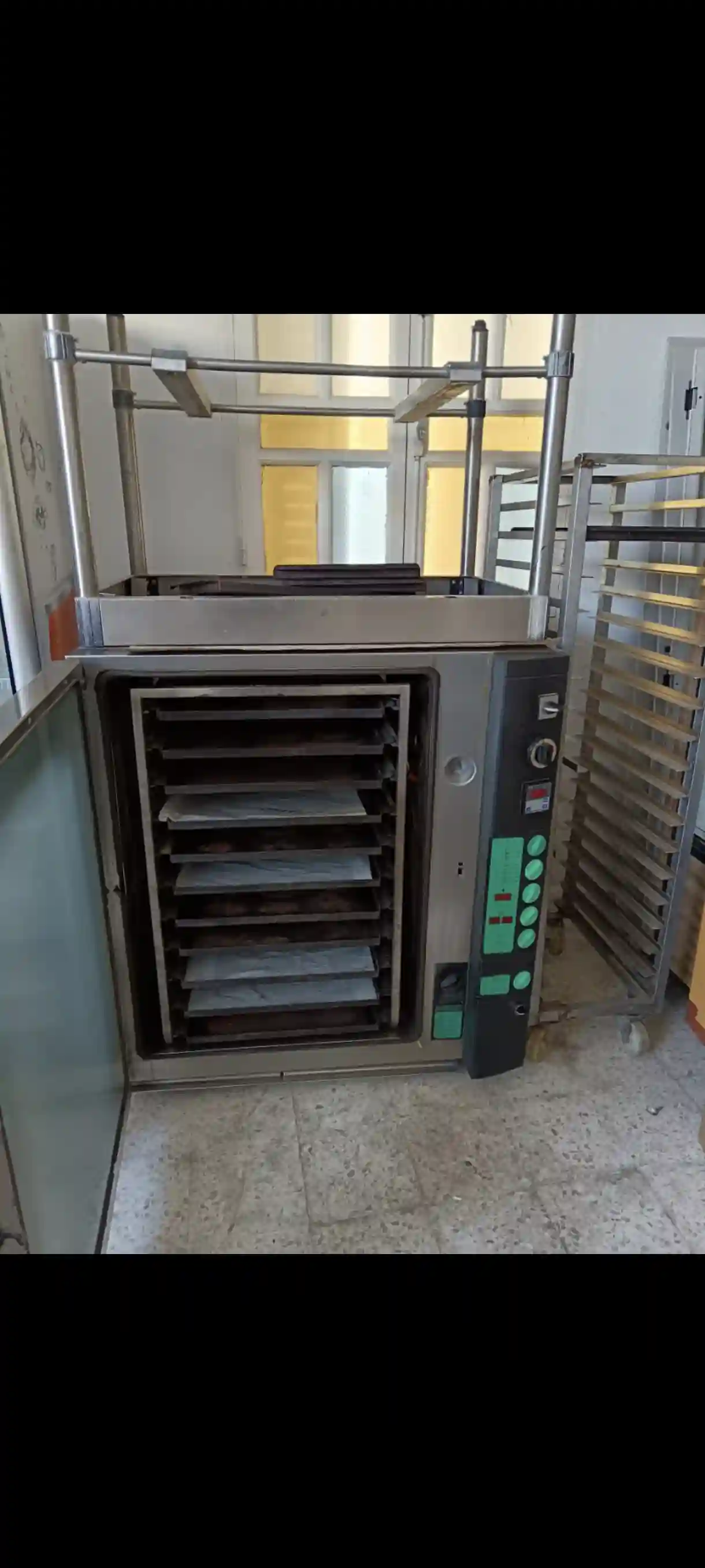 Four Professionnel Électrique à Ksibet El Mediouni - Vue 1