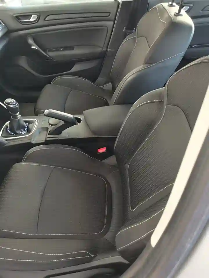 Megane Sedan 1er Main à Grombalia - Vue 3