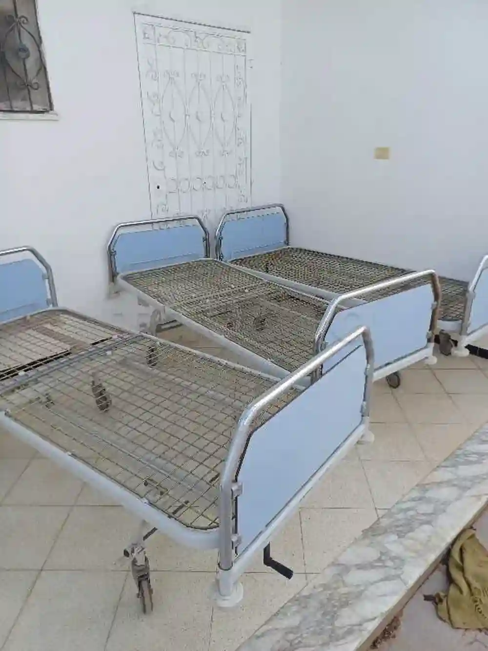 lit Medical a Manivelle 56034696 - Vue 1