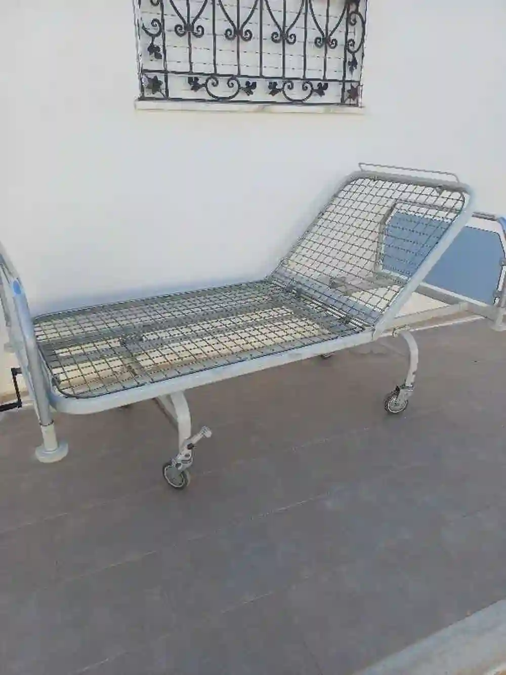 lit Medical a Manivelle 56034696 - Vue 2