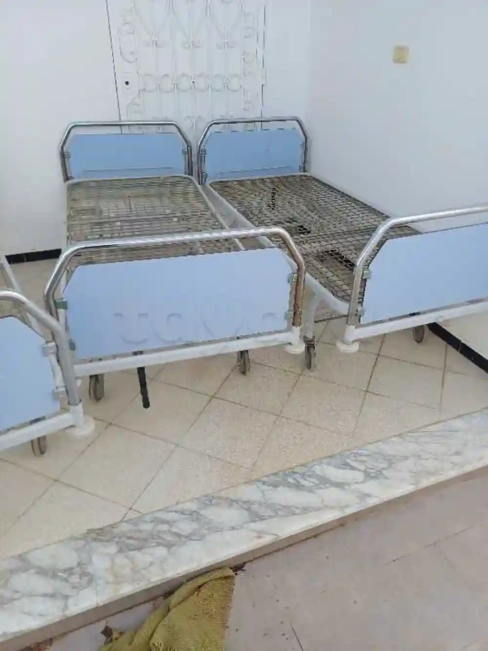 lit Medical a Manivelle 56034696 - Vue 4