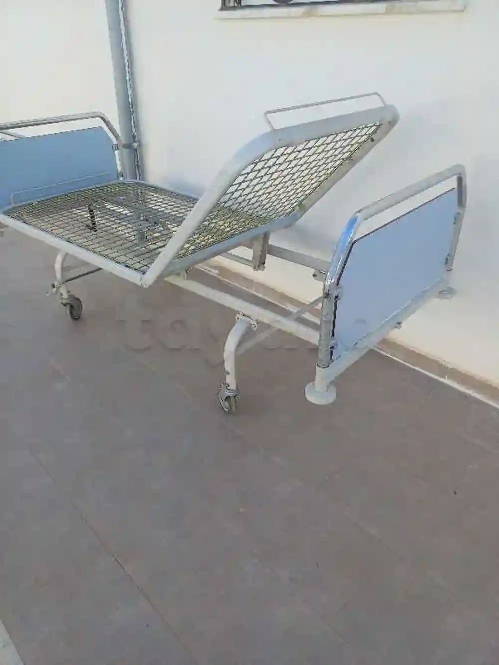 lit Medical a Manivelle 56034696 - Vue 6