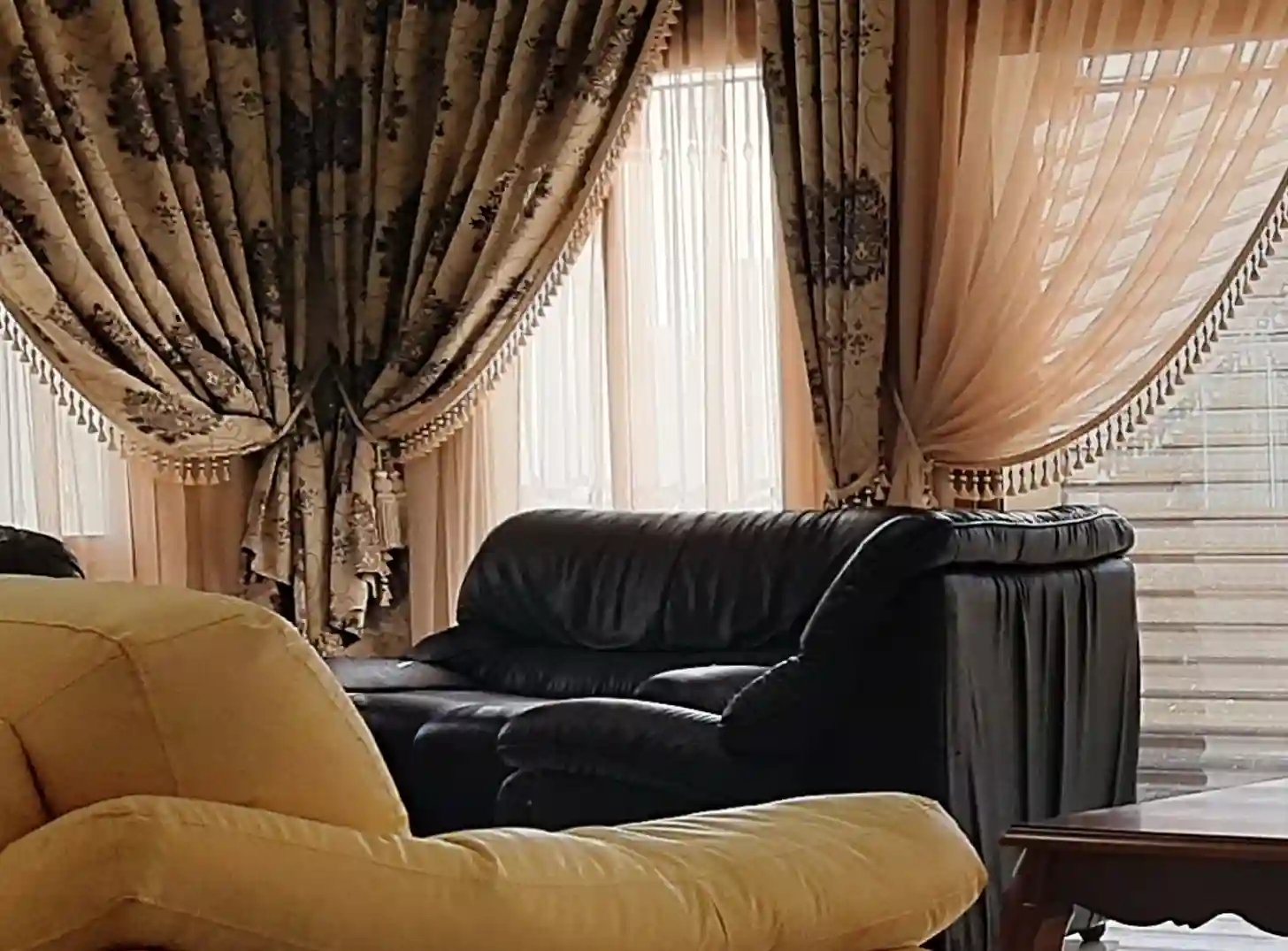 Salon Noir à Sfax Ville - Vue 2