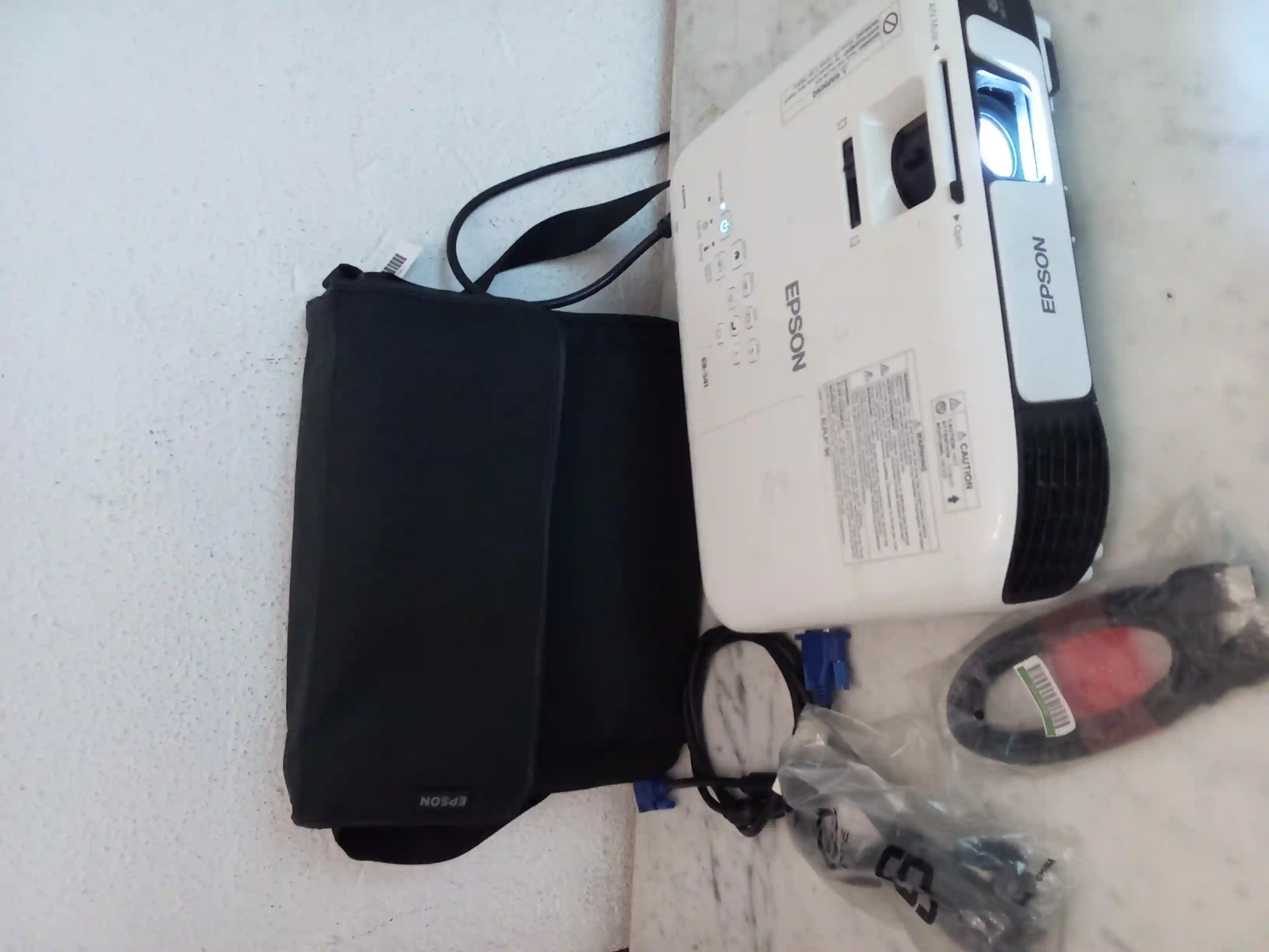 Videoprojecteur Epson Parfait à Ben Arous - Vue 1