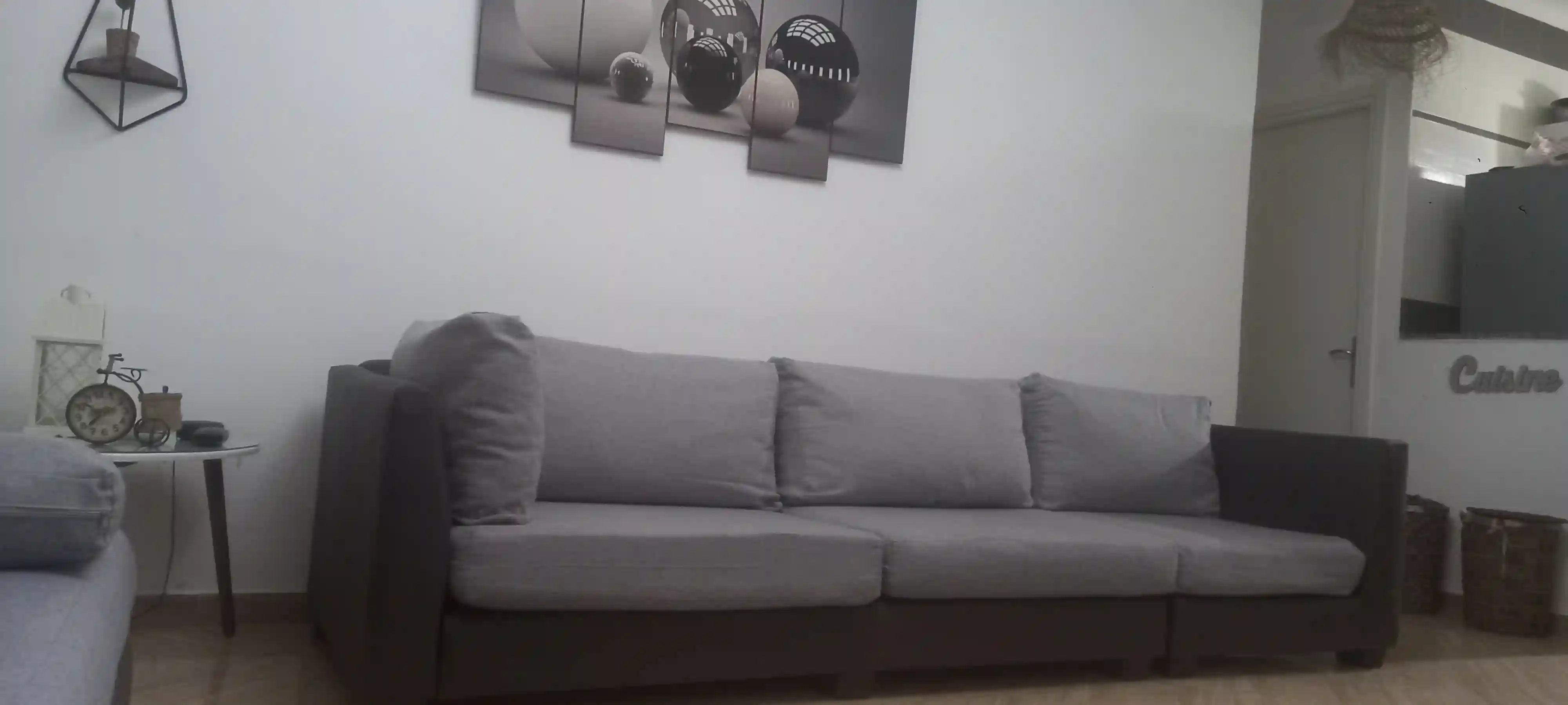 Salon Moderne à Ezzahra - Vue 1