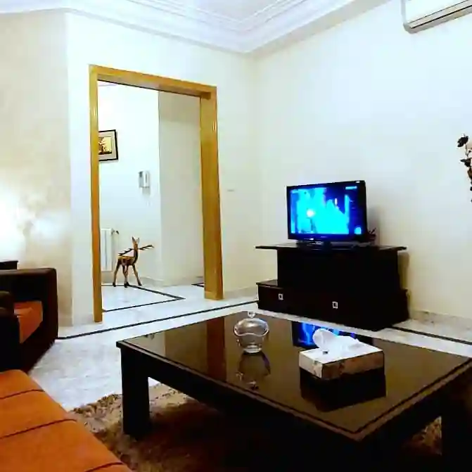 Propriétaire l s1 Meublé ht Standing à El Menzah 9 - Vue 2