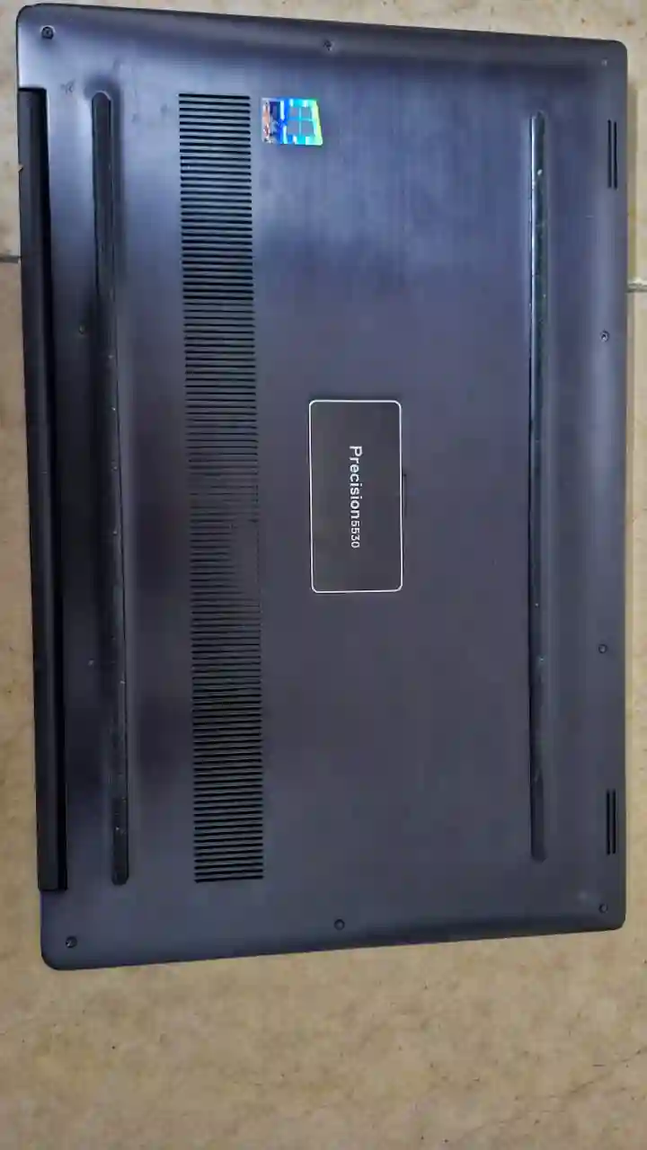 Dell Precision 5530 à Le Bardo - Vue 1