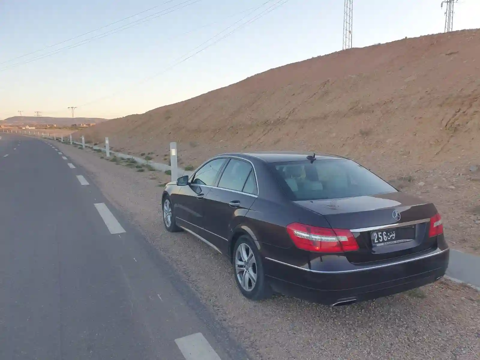 Mercedes Benz Classe E220 à Cite Ennouzha - Vue 3