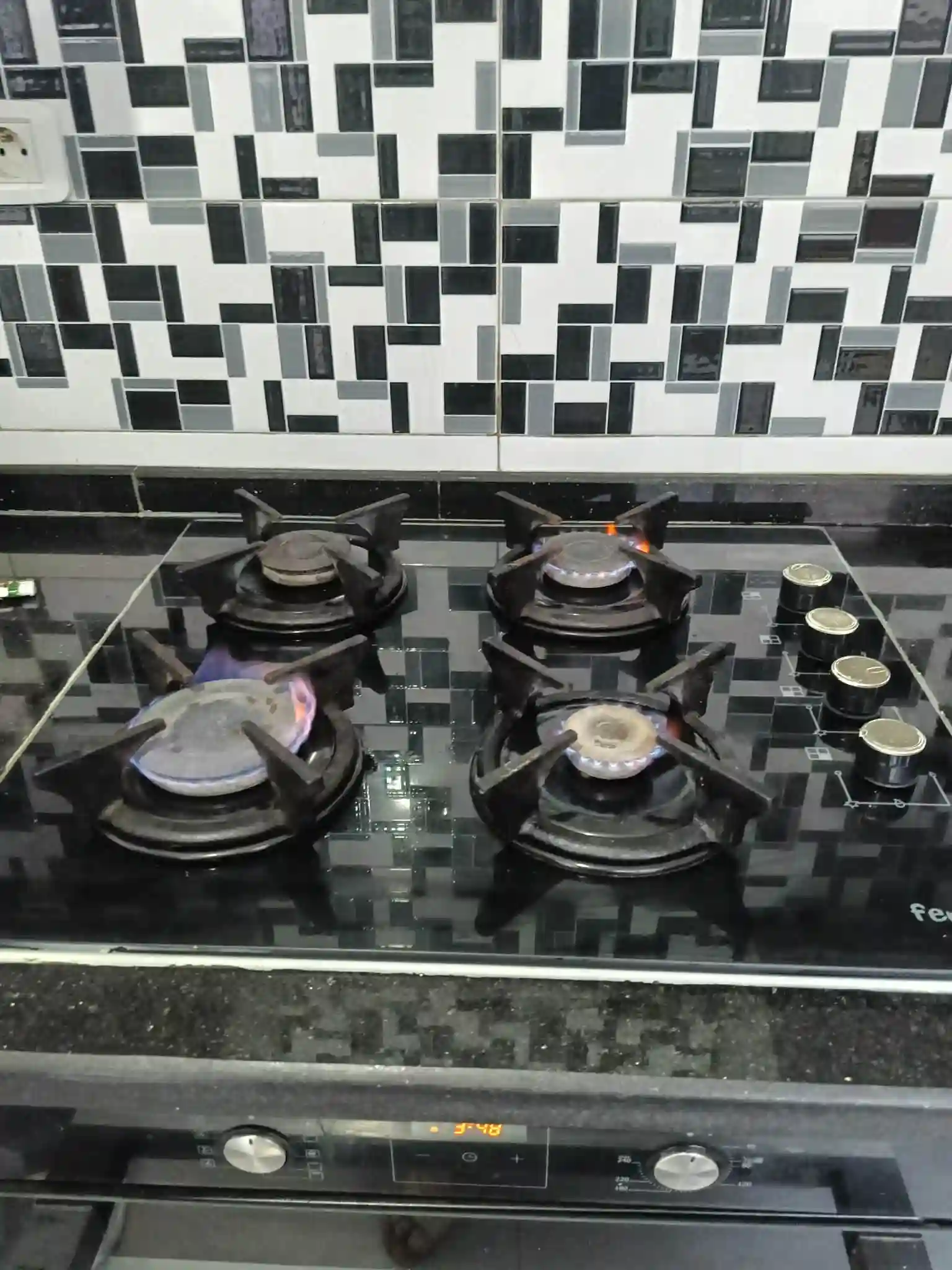 Plaque et Hotte Aspirante Ferré en Tres bon Etat à El Kram - Vue 1